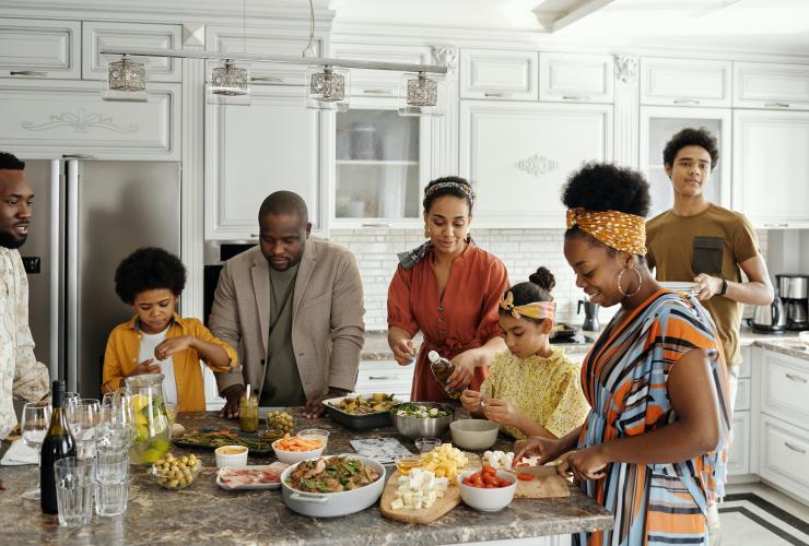 familie in de keuken