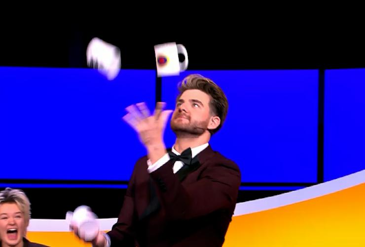 Frank van Leeuwen jongleert met De slimste mens mokken