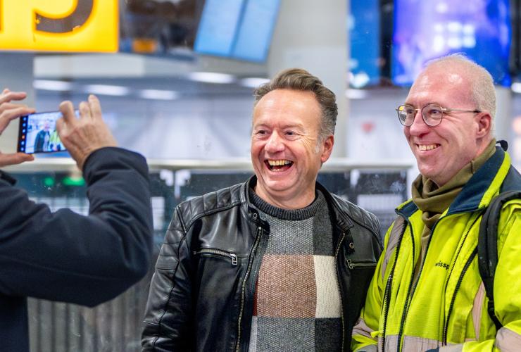 Mannen op de foto met presentator