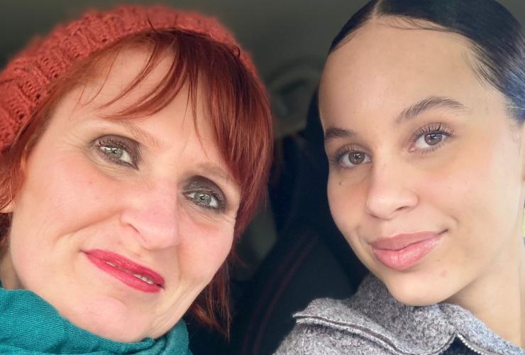 Mariken en Nona Hello Goodbye