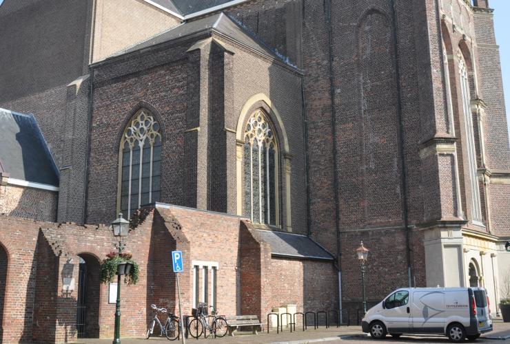 Sint Elizabethkerk Grave exterieur