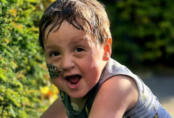 Ollie in de tuin