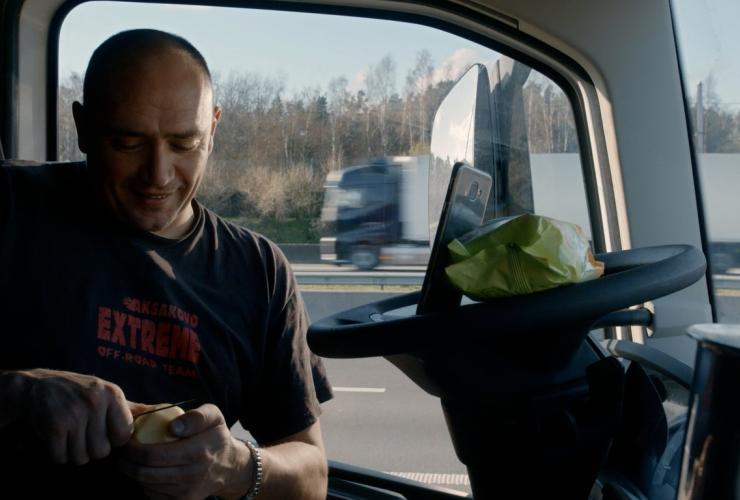 Vrachtchauffeur Petar in de docu A parked life 