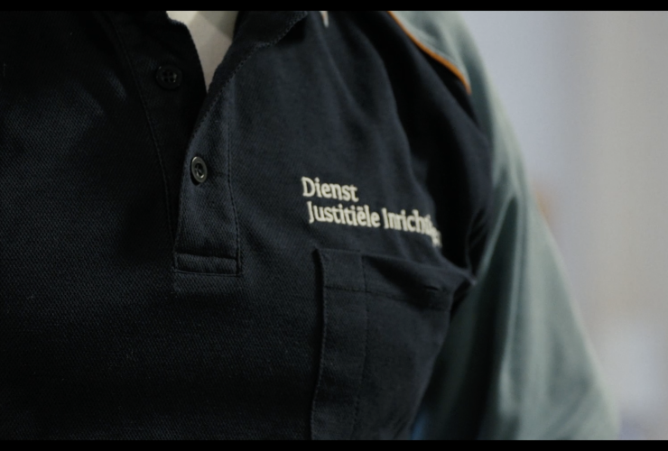 Shirt van een penintiar inrichtingswerker