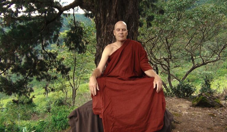 De Boeddhistische Blik: The monk meditating graded 