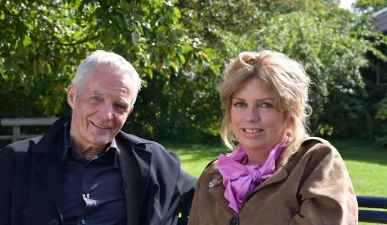 KRO-NCRV's De verwondering met Annemiek Schrijver en Herman Finkers