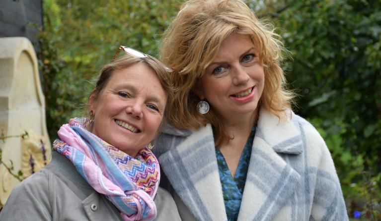 KRO-NCRV's De verwondering met Annemiek Schrijvers en Laura van Dolron