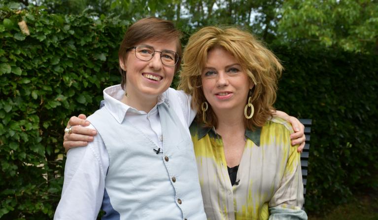 KRO-NCRV's De verwondering met Annemiek Schrijver en Margot Brouwer