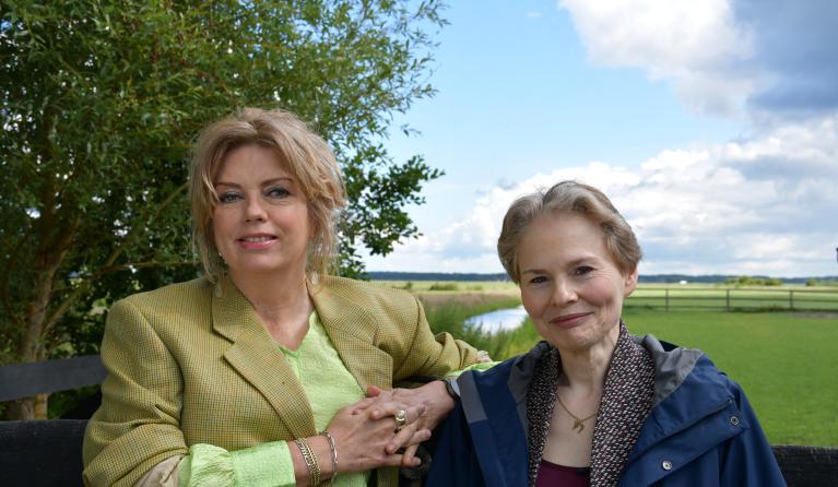 KRO-NCRV's De verwondering met Annemiek Schrijver en De verwondering met Myriam Lipovsky