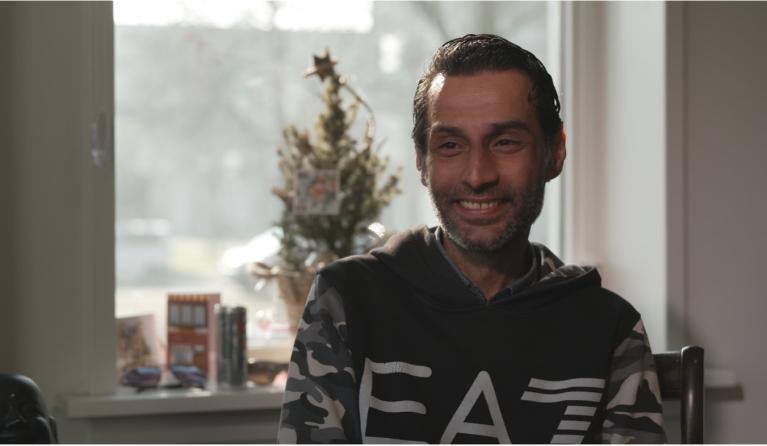 KRO-NCRV Kruispunt: Het kleine huis in de stad - voormalig_dakloze_soerisch