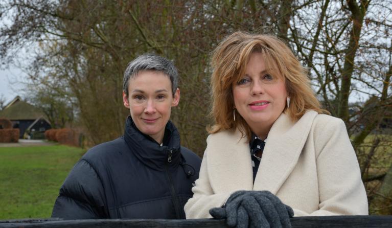 KRO-NCRV's De verwondering met Annemiek Schrijver en Anne van Veen
