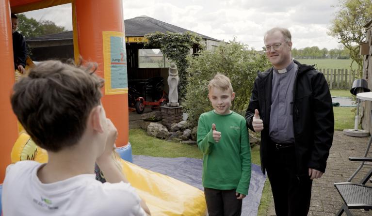 KRO-NCRV Kruispunt - Onder het dak van de hemel 