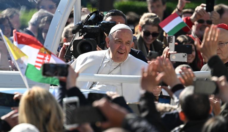Pope Francis arrives to celebrate a holy mass at Kossuth Lajos' Square during his visit in Budapest on April 30, 2023, the last day of his tree-day trip to Hungary. Attila KISBENEDEK / AFP