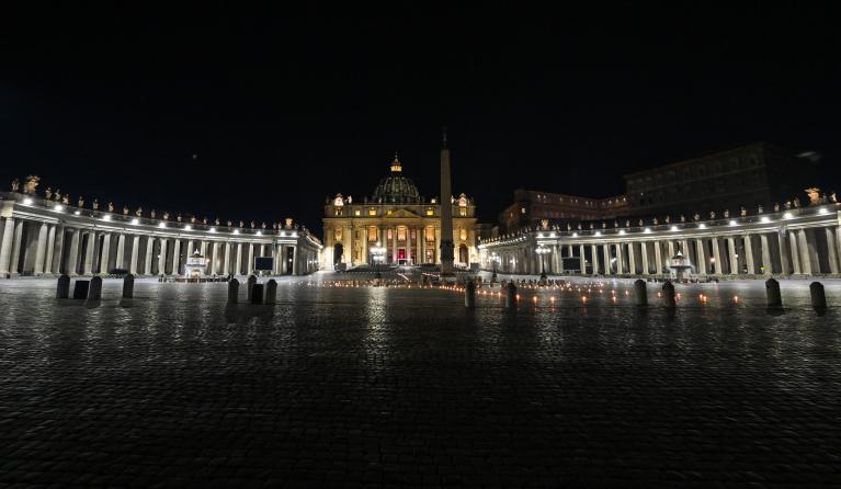 A general view shows St. Peter's Square as Pope Francis (Rear C) leads the celebration of the Way of the Cross (Via Crucis) as part of Good Friday on April 2, 2021 in the Vatican, during the Covid-19 coronavirus pandemic. ANDREAS SOLARO / AFP