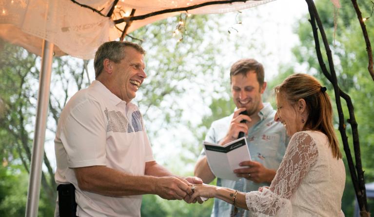 David, Michele en hun zoon Martin op de grote dag (Lauren Justice, The New York Times)