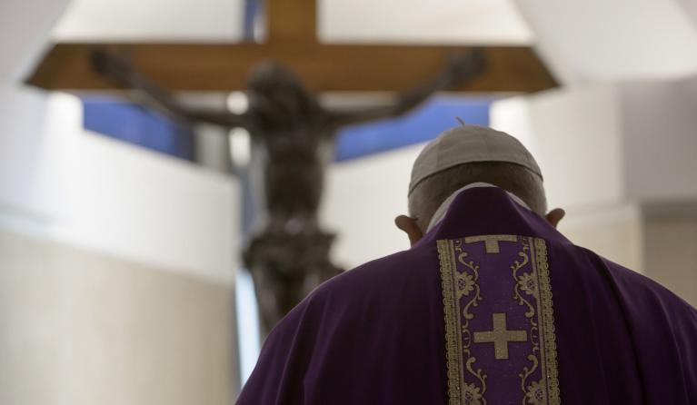 Paus en crucifix