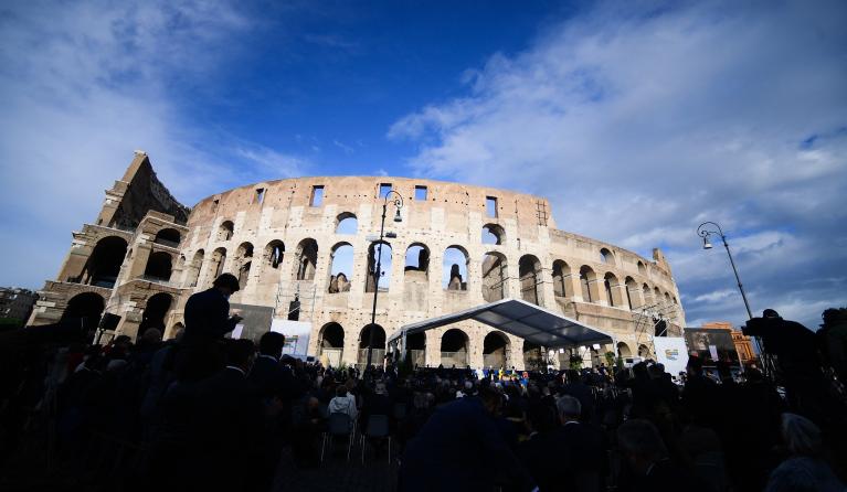 A general view shows a Prayer and Meeting for Peace, promoted by the Community of Sant’Egidio, on October 7, 2021 by the Colosseum monument in Rome. 