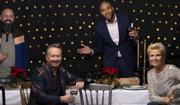 2020_11_KRO-NCRV_Kerst header met ballen3