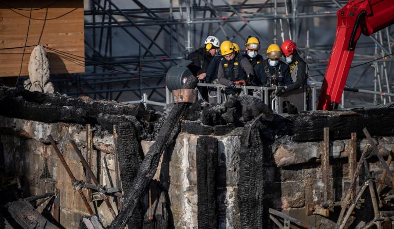 Steiger kathedraal Notre Dame weg AFP