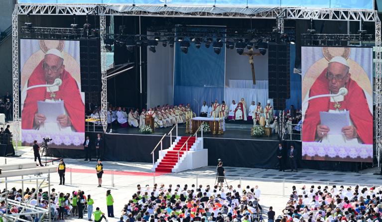 Pope Francis celebrates an open-air mass at Commonwealth Stadium in Edmonton, Canada, on July 26, 2022. The Pope will be celebrating the feast of St. Anne, grandmother of Jesus, a day of particular reverence for Indigenous Catholics.  Vincenzo PINTO / AFP