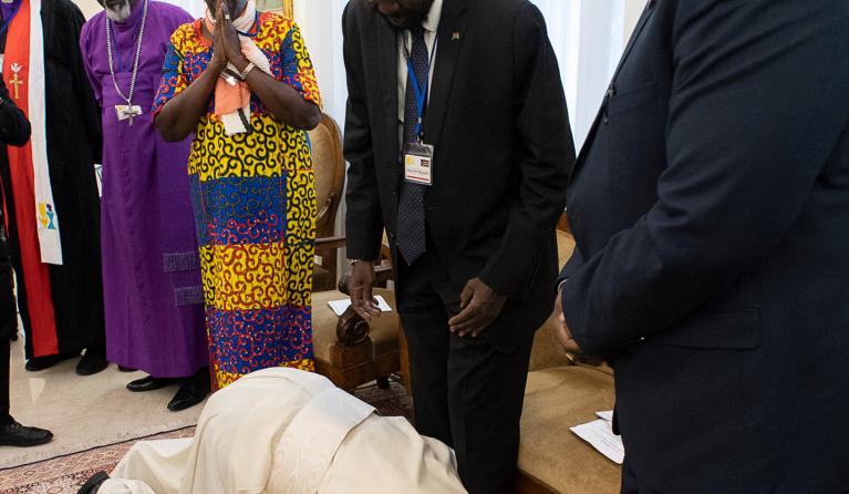In this photo taken and released on April 11, 2019 by the Vatican Press Office, Vatican Media, Pope Francis (Bottom) kneels to kiss the feet of South Sudan's President Salva Kiir Mayardit (C) and South Sudan opposition leader Riek Machar (R) at the Pope's Santa Marta residence in the Vatican. Pope Francis on April 11 knelt and kissed the feet of leaders of South Sudan at the end of a two-day retreat to help them solidify a peace agreement.