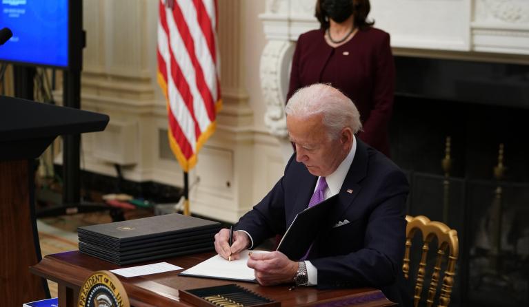 President Biden ondertekent een executive order