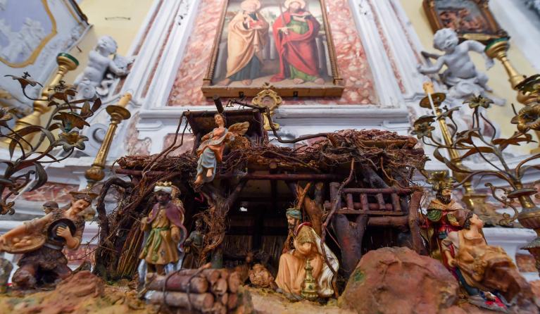 kerststal in kerk (afp)