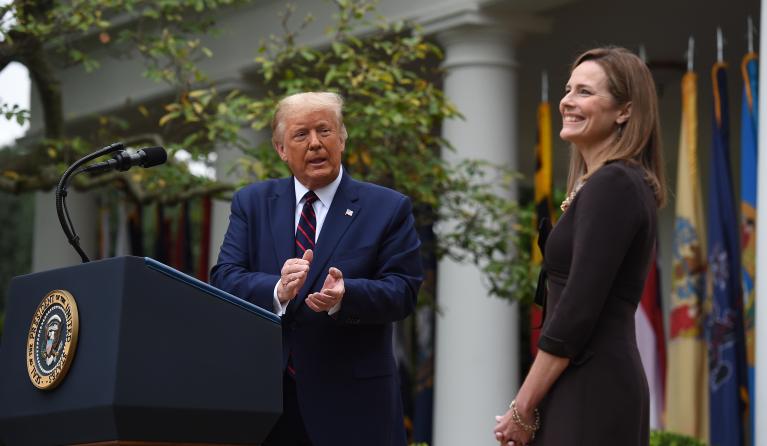 US President Donald Trump announces his US Supreme Court nominee, Judge Amy Coney Barrett (R), in the Rose Garden of the White House in Washington, DC on September 26, 2020. Barrett, if confirmed by the US Senate, will replace Justice Ruth Bader Ginsburg, who died on September 18. Olivier DOULIERY / AFP