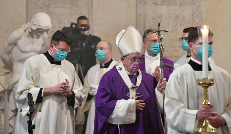 Paus Franciscus in Mariakerk van Camp Santo Teutonico op Allerzielen 2020 