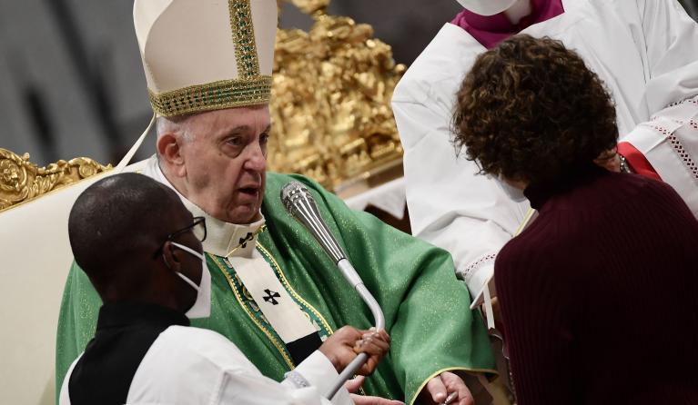 Paus Franciscus heeft vanochtend voor het eerst aan zowel mannelijke als vrouwelijke lekengelovigen aangesteld als lector en catechist