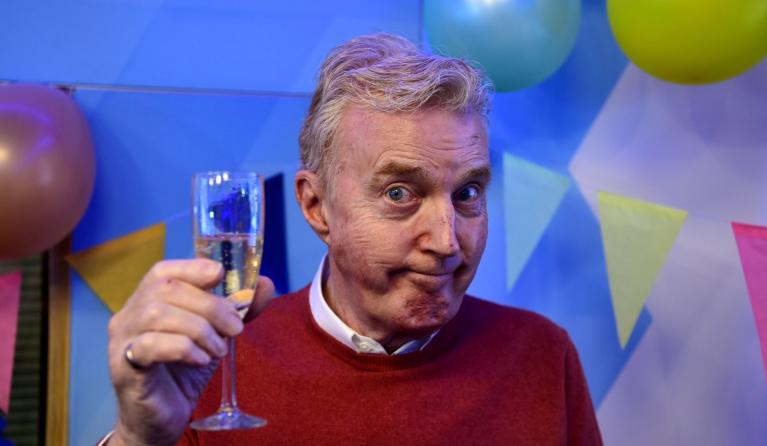 Andre van Duin te gast bij NH Radio waar de bijna 75 jarige presentator en komiek samen met presentator June Hoogcarspel terugkeek op zijn lange carriere. 