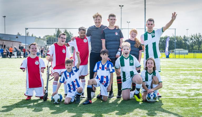 FC de Helden persfoto met het hele team