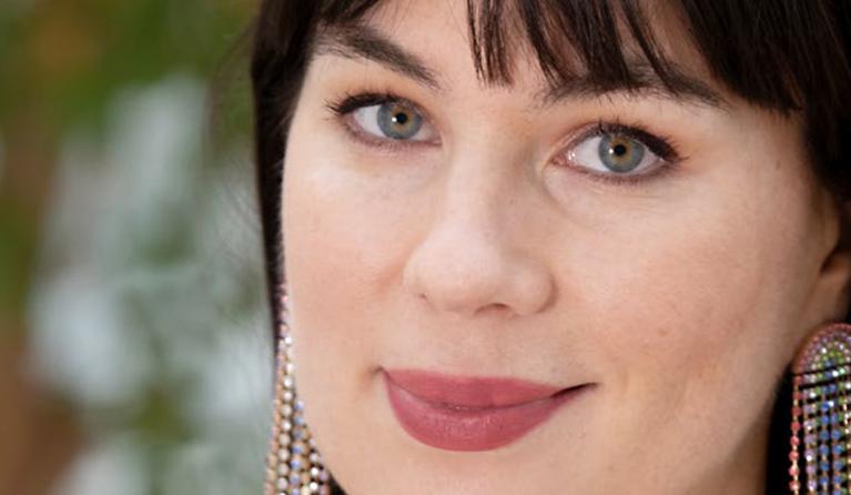 Header V 9 artikel Emily