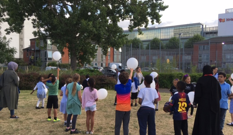 kinderen spelen buiten