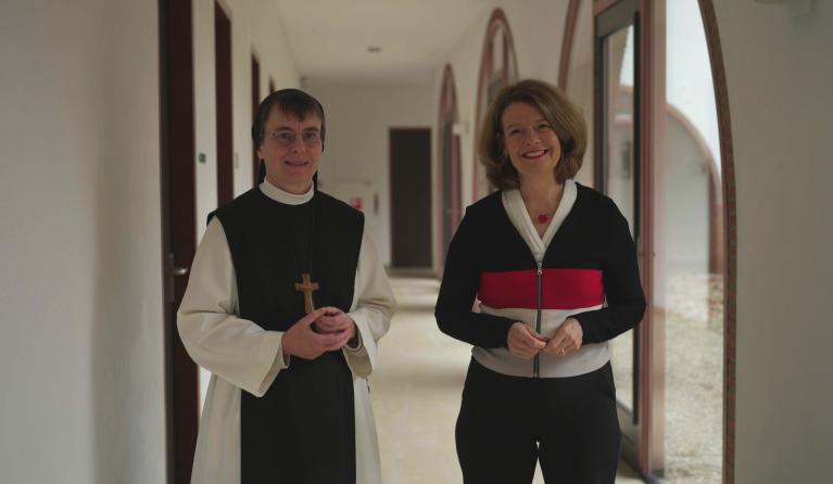 Merel met zuster Pascale, de abdis.jpg