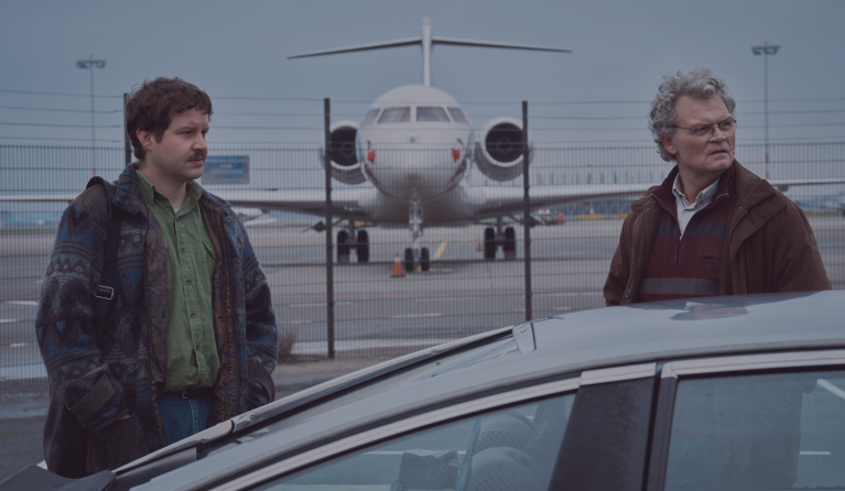 Vincent Dekker en Pierre Heijboer bij een vliegtuig