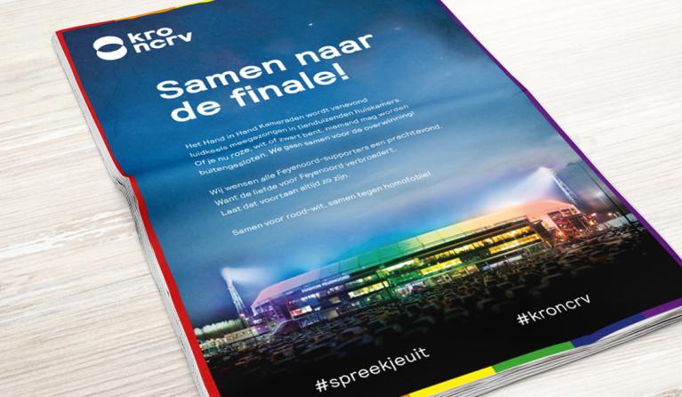 Advertentie met tekst Samen naar de finale en afbeelding van stadion De Kuip in regenboogkleuren