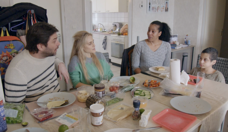 Familie Fazliov aan tafel