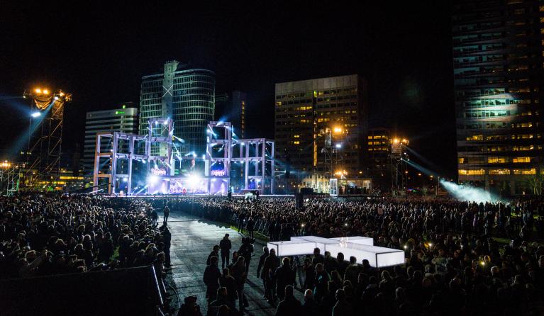 Foto van The Passion in het donker