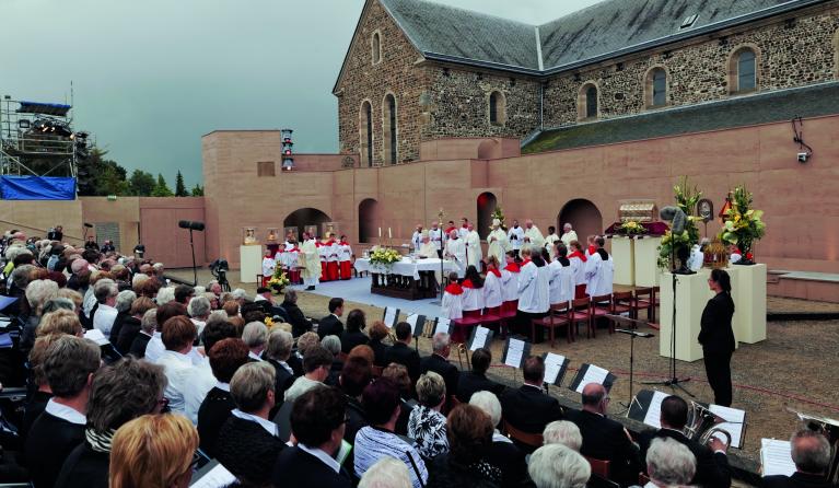 Eucharistieviering Heiligdomsvaart Susteren - altaar