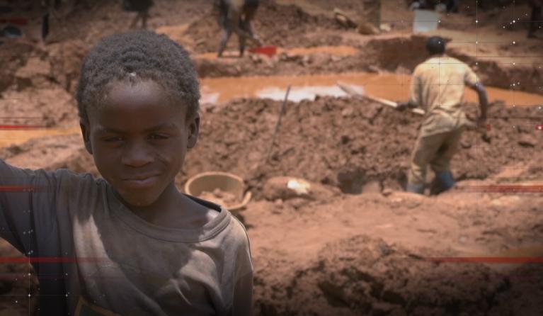 Een Congolees kind in een kobaltmijn