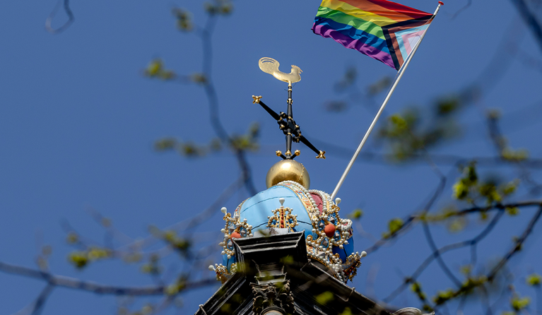 Westerkerk met pride vlag