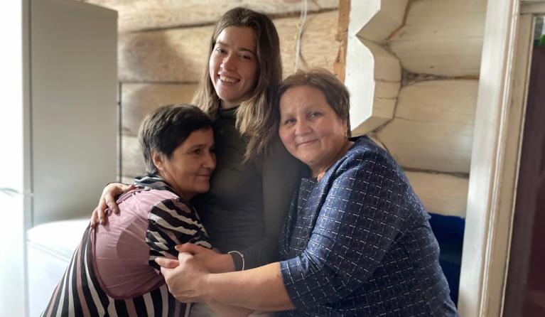 Nurija met moeder en tante