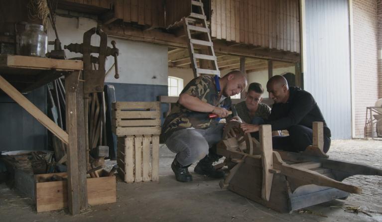 Dennis, Thijs en Akaash in de schuur