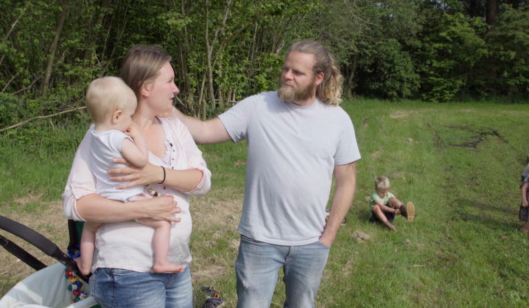 De familie Verleg in de tuin