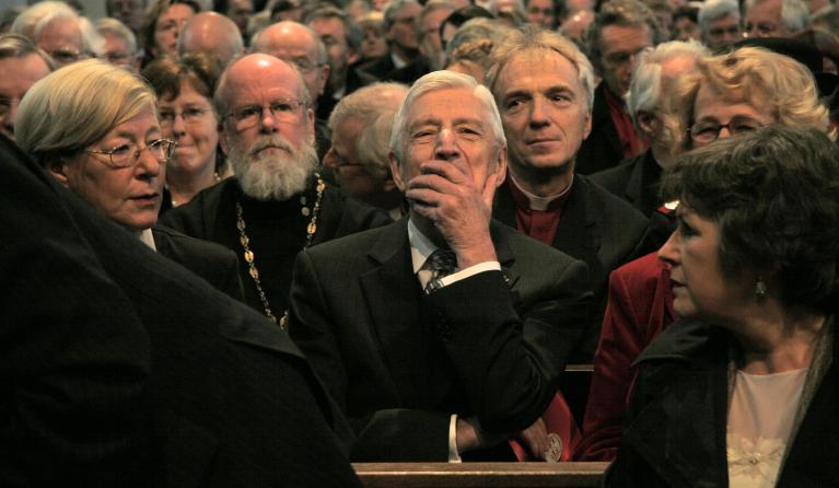 Van Agt bij afscheid van aartsbisschop Simonis in 2007