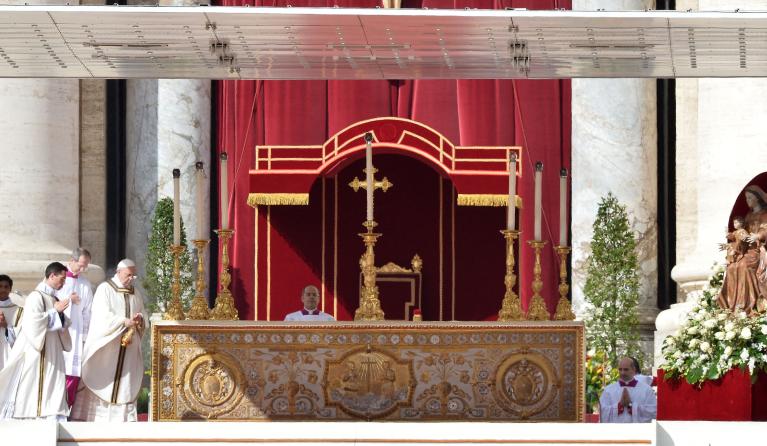 Pope Francis (3rdL) walks to the altar during his inauguration mass at St Peter's square on March 19, 2013 at the Vatican. World leaders flew in for Pope Francis's inauguration mass in St Peter's Square on Tuesday where Latin America's first pontiff will receive the formal symbols of papal power. AFP PHOTO / VINCENZO PINTO