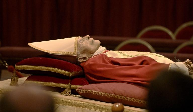 Benedictus opgebaard in Sint-Pieter 1