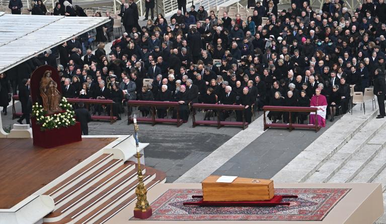 The coffin of Pope Emeritus Benedict XVI is pictured at the start of his funeral mass at St. Peter's square in the Vatican, on January 5, 2023. Alberto PIZZOLI / AFP