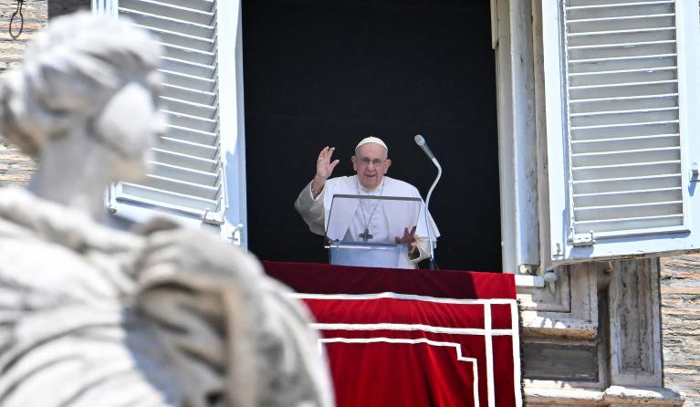 Pope Francis waves as he addresses the crowd from the window of the apostolic palace overlooking St.Peter's square during his Angelus prayer at the Vatican on July 9, 2023. The Pope has announced that there will be a consistory for the creation of 21 new cardinals on 30 September, 2023. Alberto PIZZOLI / AFP